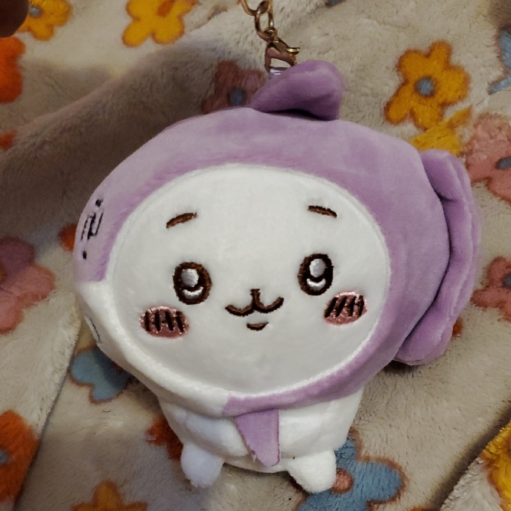 Chiikawa Hachiware Purple and White Plush Keychain (Purple Shark)